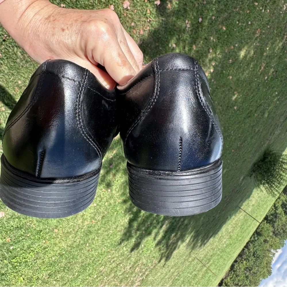 Clarks elegant black